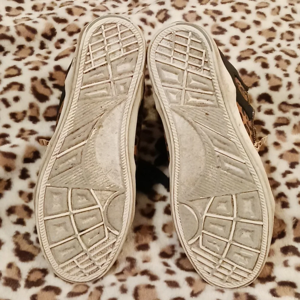 FINAL PRICE before donate! ShoeDazzle Sz 8 Leopard Hidden Wedge Tennis shoes - Picture 9 of 16